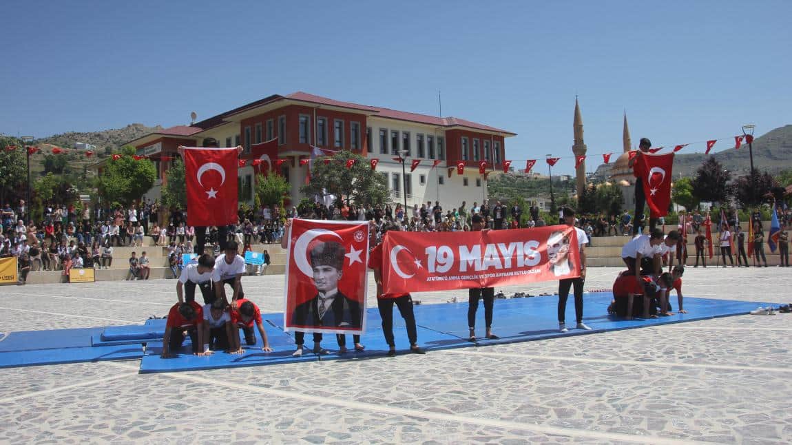19 Mayıs Atatürk'ü anma, Gençlik ve Spor Bayramı Cimnastik Gösterimiz.